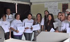 Alunos comemoram entrega dos diplomas